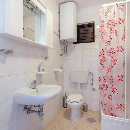 Pet Friendly In Okrug Donji With Wifi