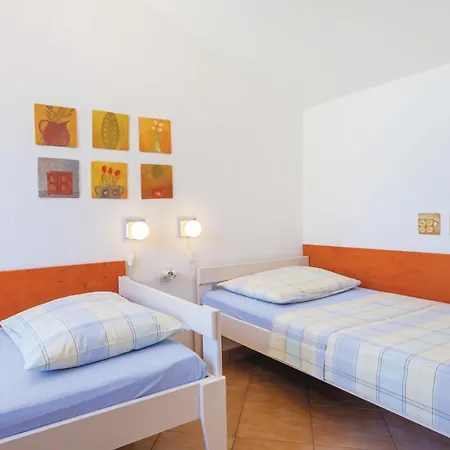Pet Friendly In Okrug Donji With Wifi