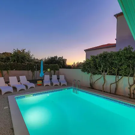 Tatil Evi Pet Friendly In Okrug Donji With Wifi *