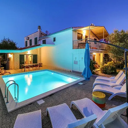 Pet Friendly In Okrug Donji With Wifi *