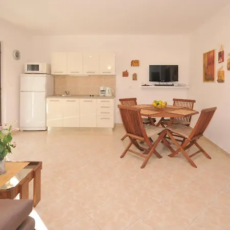 Pet Friendly In Okrug Donji With Wifi