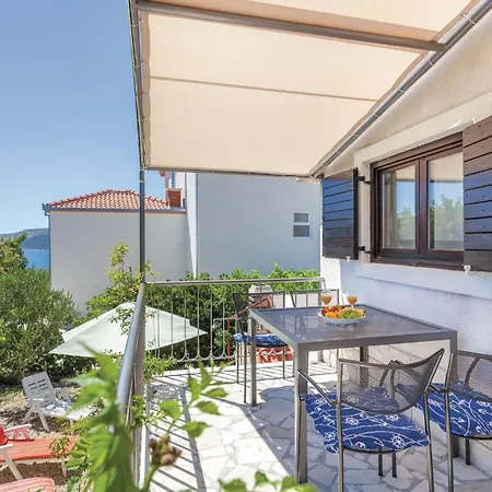 Pet Friendly In Okrug Donji With Wifi